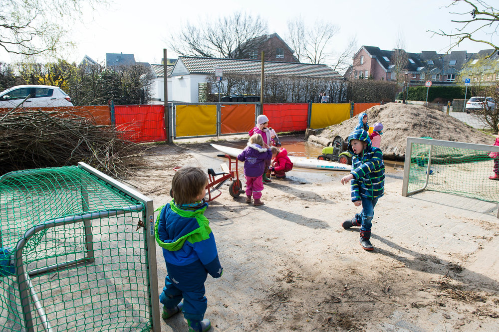 Kinder im Freien