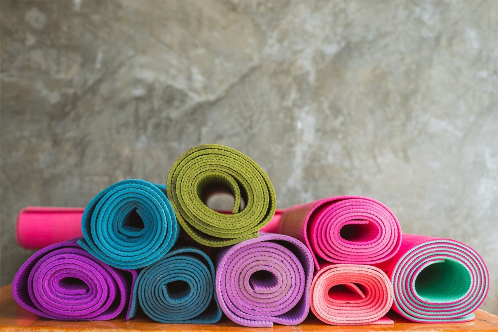 Bunte Yogamatten Gerollt Fitness Ausruestung