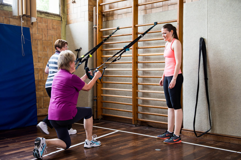 Sportgruppe im Fitnessstudio