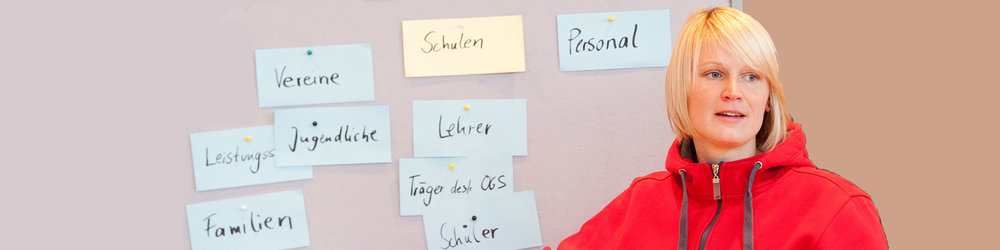 Frau Rote Jacke Konzepte Pinnwand Coaching