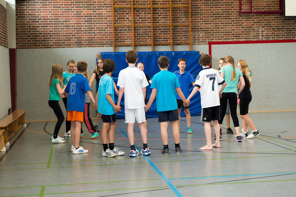 Kinder – kreis haende sporthalle teamspiel – meinsportnetz.nrw