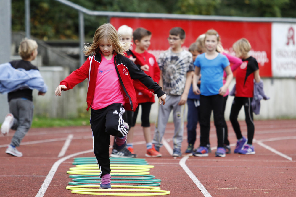 Maedchen Sprint Leichtathletik Laufbahn