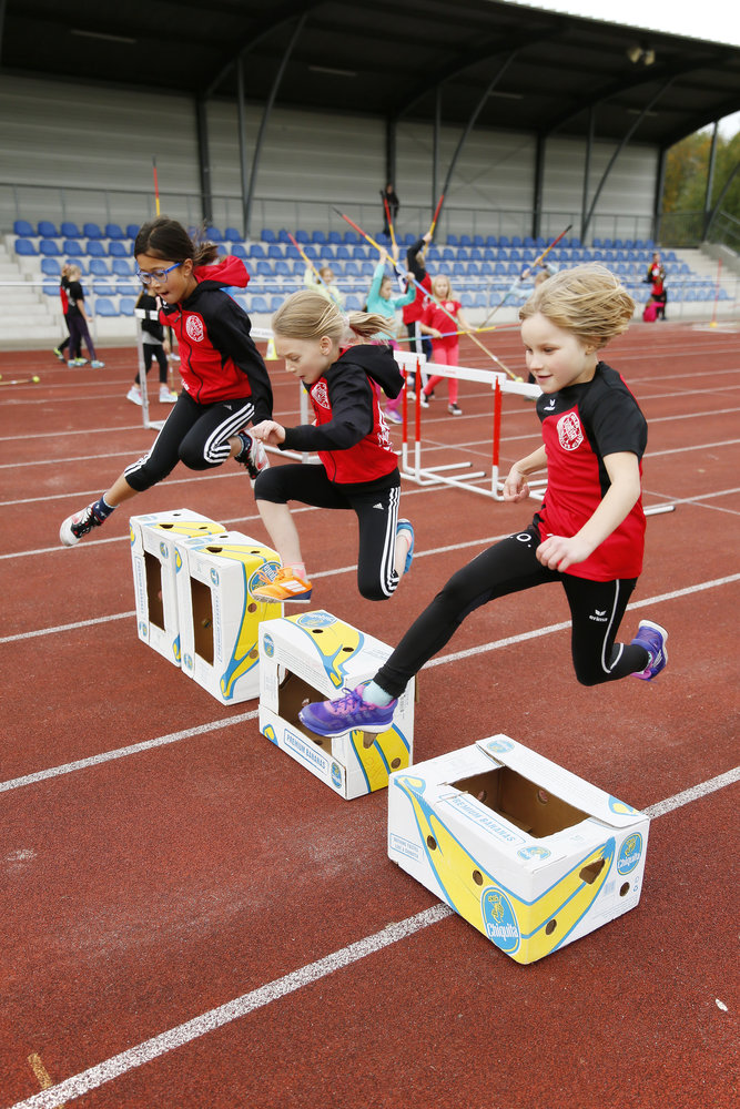 Kinder Huerdenlauf Leichtathletik Training