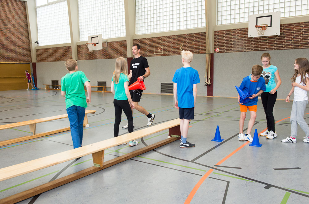 Springen, Fliegen, Schwingen - mit Schwung durch das Kinderturnen